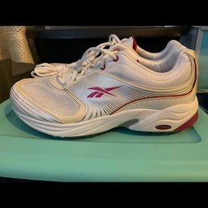 Reebok DMX-MAX Ladies walking shoe- breast cancer edition.